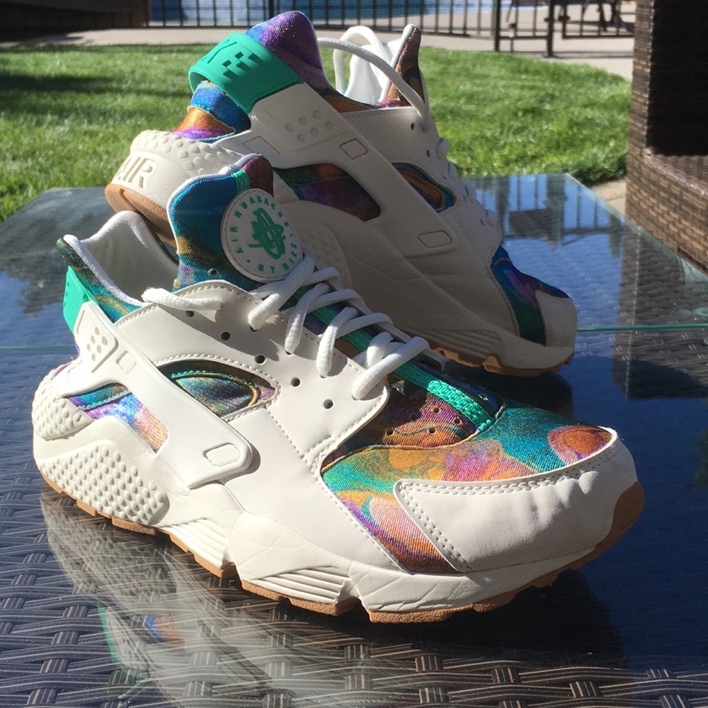 NIKE AIR HUARACHE - MEN'S SAIL/MENTA/HYPER